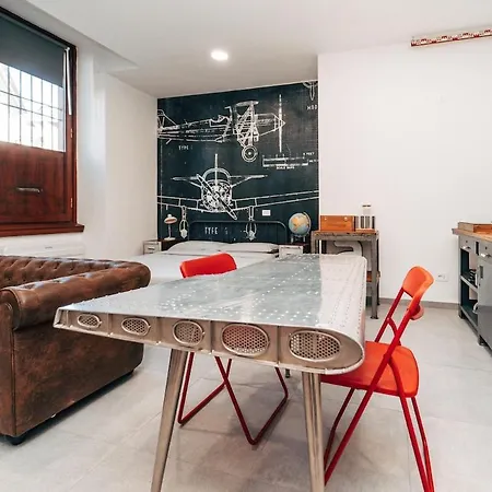 Loft Hangar In Center & Private Parking 코모