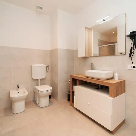Loft Hangar In Center & Private Parking * Como