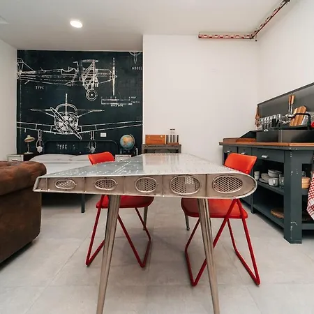 Loft Hangar In Center & Private Parking * 코모