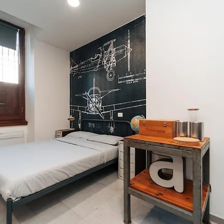 Loft Hangar In Center & Private Parking 코모